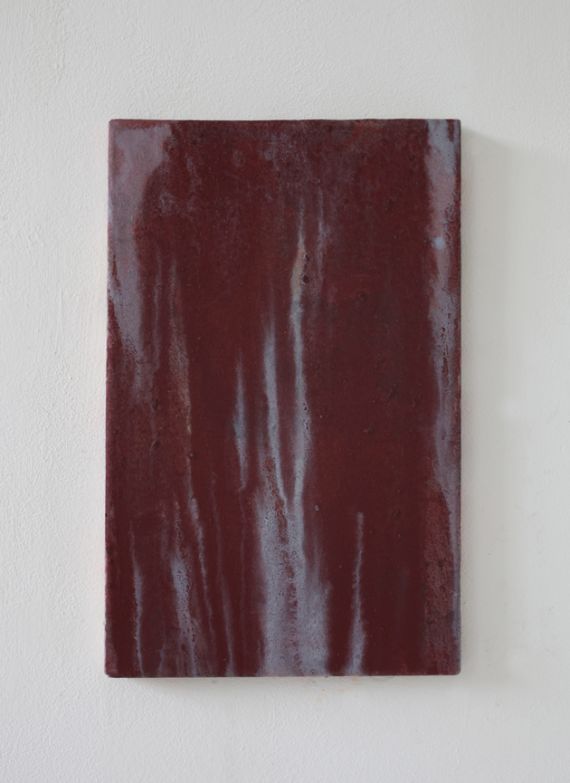 Christine Reifenberger, Dunkelrot, 2016, tempera on canvas, 40 x 26 cm
